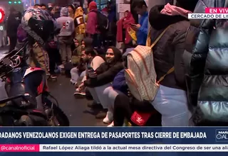 Cercado de Lima: Venezolanos amanecen frente a su embajada