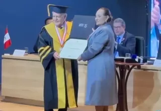 César Acuña recibió el título de doctor honoris causa en universidad de su exposa