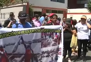 Pescadores artesanales y comerciantes protestan por derrame de petróleo